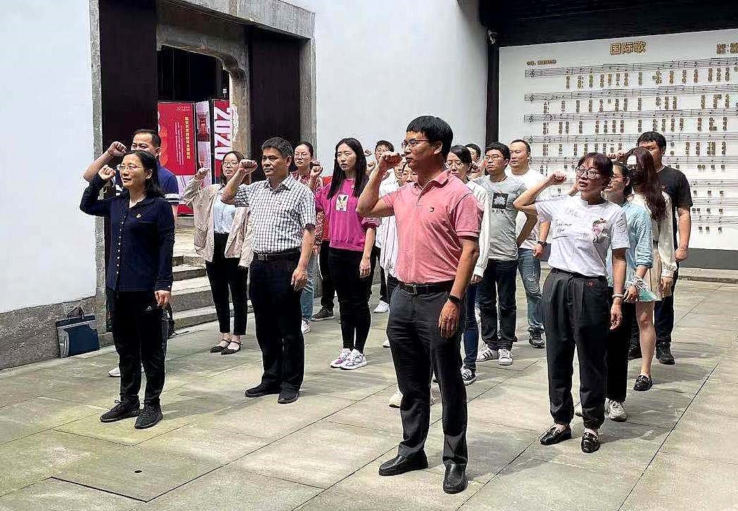 米兰在线官网-米兰(中国)党委第一、二党支部赴小营江南红巷开展联合主题党日活动