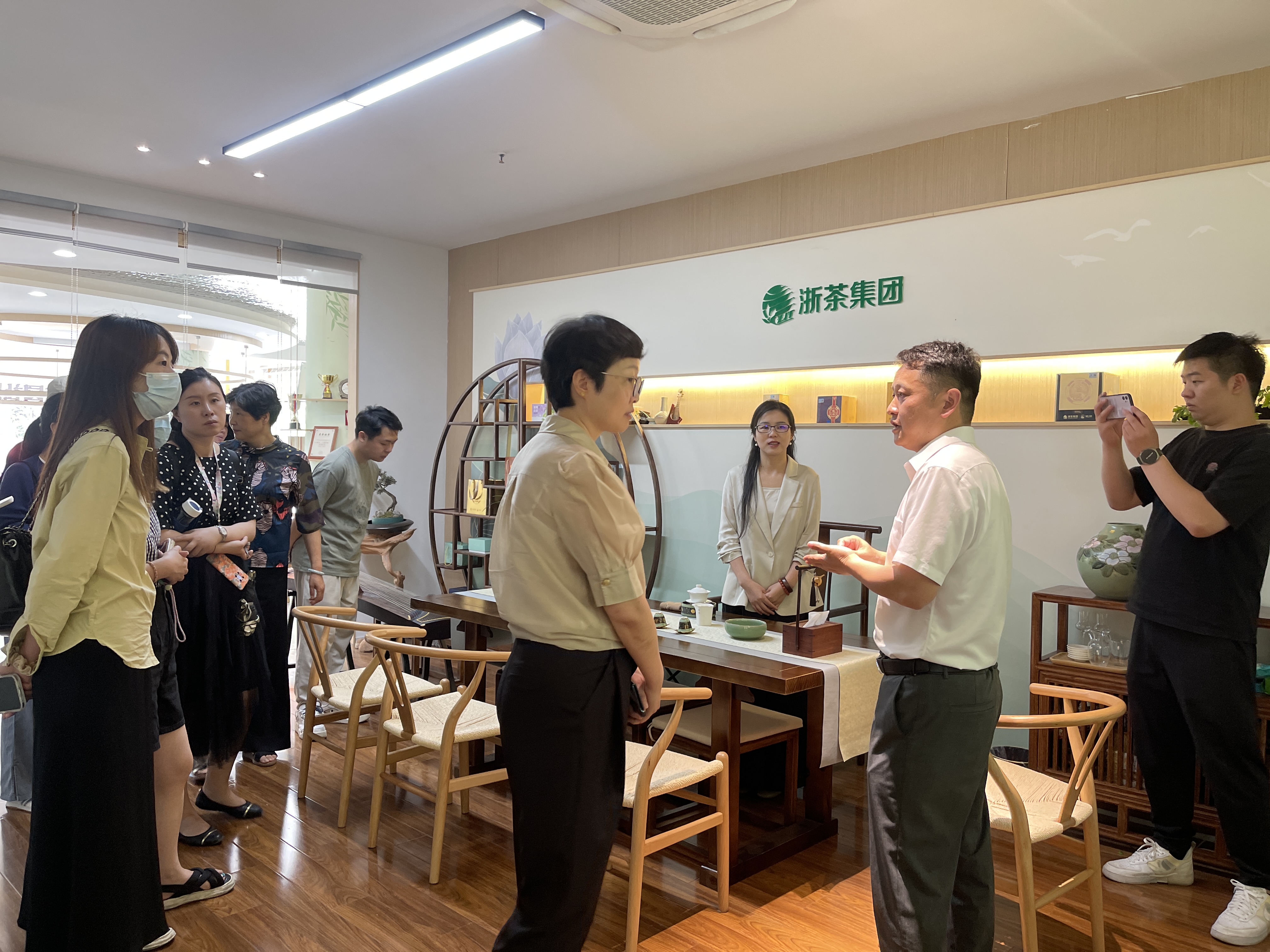 米兰在线官网-米兰(中国)狮峰制茶品鉴中心助力茶文化进社区工作