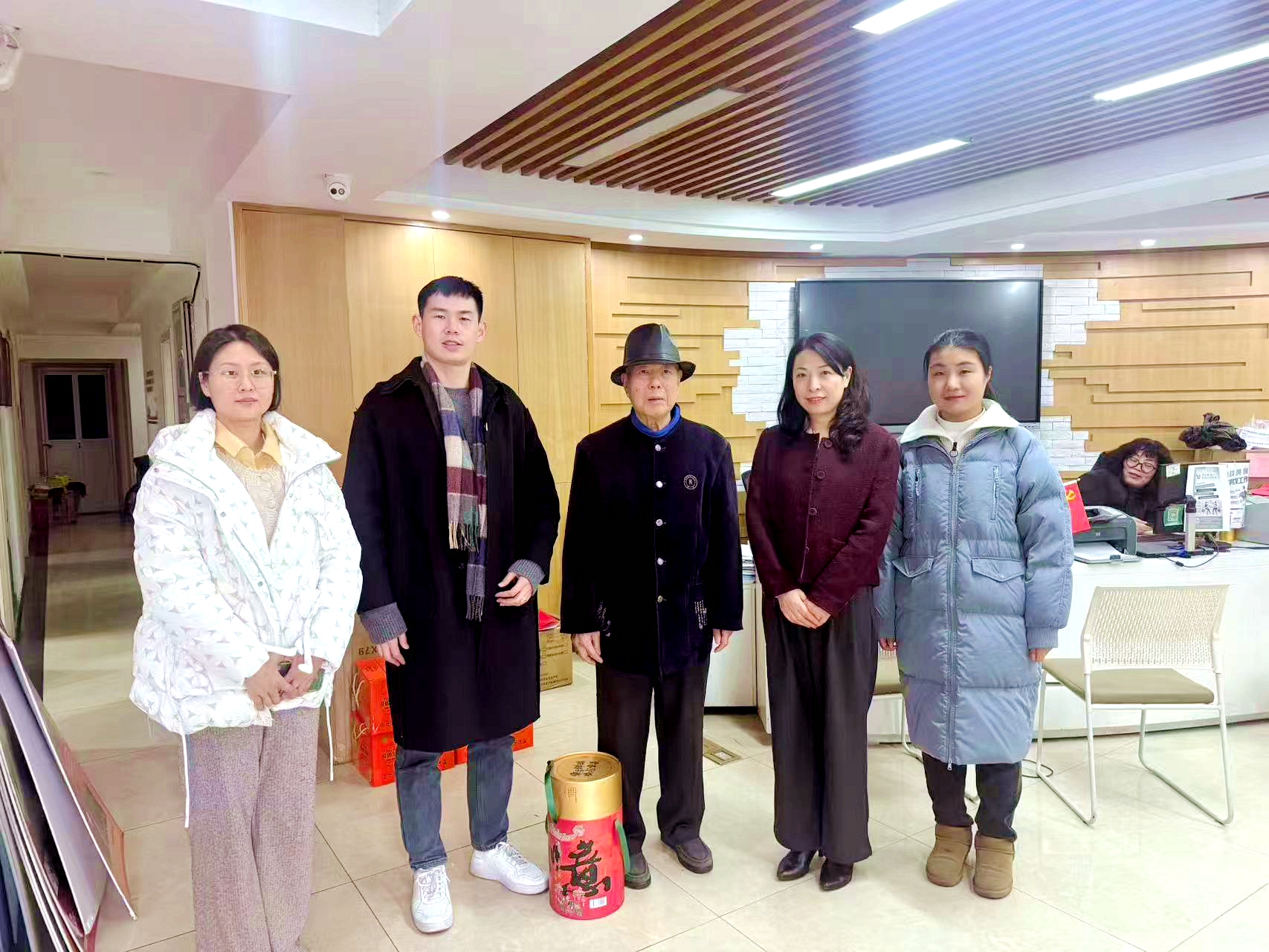 米兰在线官网-米兰(中国)第一党支部联合所巷社区党委开展困难党员关爱活动