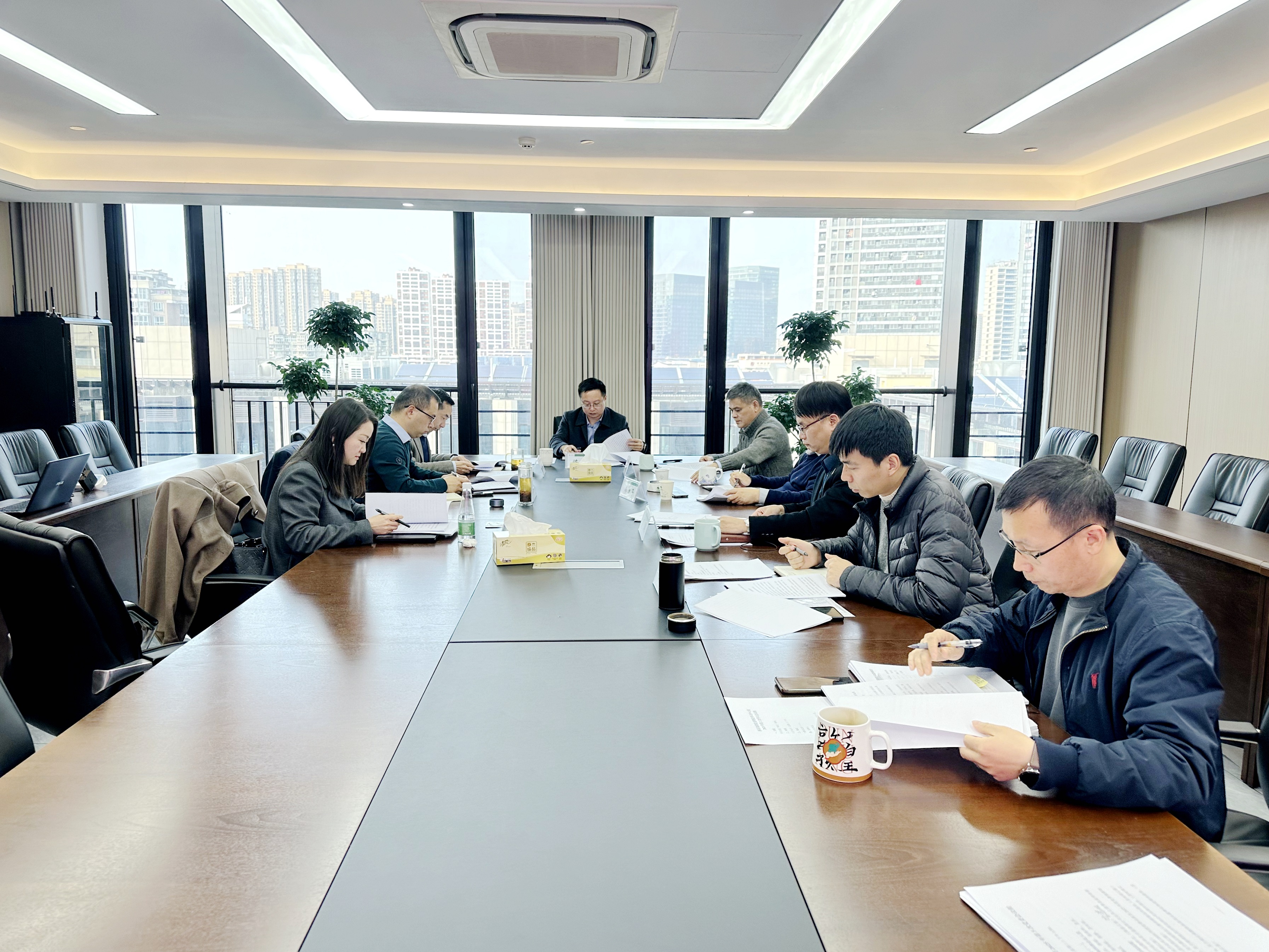 米兰在线官网-米兰(中国)党委理论学习中心组专题学习全国“两会”精神